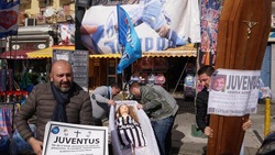 Serie A, Juventus-Napoli: i tifosi azzurri preparano i funerali ai bianconeri