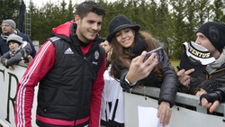 Juventus, allenamento a porte aperte: l'abbraccio dei tifosi bianconeri