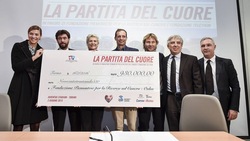 Juventus, Agnelli: assegno da 930.000 euro per la lotta al cancro