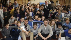 Lazio, Djordjevic e Parolo incontrano i bambini: che show con Olympia!