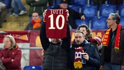 Roma-Palermo, i tifosi all'Olimpico: «Totti non si tocca»