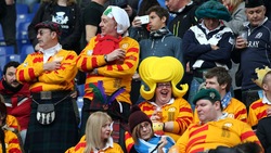 Sei Nazioni, Italia-Scozia: che look dei tifosi sugli spalti!