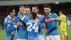 Napoli-Chievo 3-1: gli azzurri tornano a vincere e agganciano la Juventus