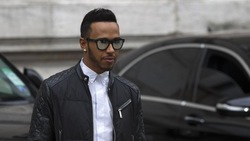 Hamilton, look da star alle sfilate di Parigi