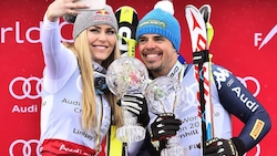 Fill, vittoria speciale. Selfie sul palco con la Vonn