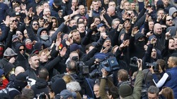 Bruxelles, hooligans belgi in piazza: tensioni con la polizia