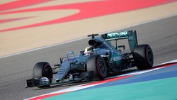 F1, GP Bahrain: pole da record per Hamilton