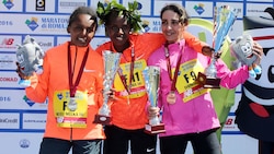 Maratona di Roma, che festa sul podio per i vincitori