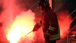 Palermo-Lazio, petardi in campo e partita sospesa due volte