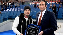 Roma, Nainggolan premiato: 100 presenze con la maglia giallorossa