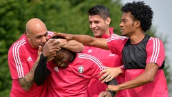 Juventus, sorrisi e scherzi a Vinovo, lo scudetto è vicino