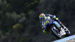 MotoGp Jerez: domina Lorenzo nelle libere, Rossi insegue