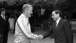 Berlusconi vende il Milan: 1986-2016, i 30 anni dell'era del Cavaliere