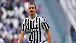 Juventus, nuovo look per Bonucci con i baffi