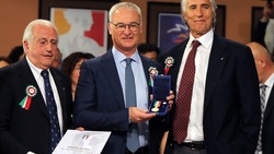 Ranieri al Coni riceve il Premio Bearzot