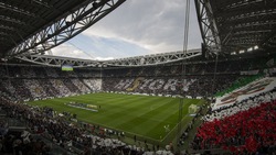Juventus, lo Stadium è uno spettacolo per la festa