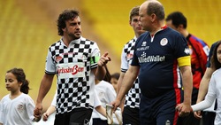 Il GP di Monaco inizia giocando a calcio sotto gli occhi di Ranieri