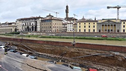 Firenze, voragine sul Lungarno: le immagini sono impressionanti