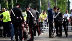 Champions League: i controlli di sicurezza fuori dallo stadio San Siro