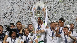 Real Madrid, delirio Champions: alza la Coppa per l'undicesima volta