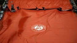 Tennis, al Roland Garros continua il problema pioggia