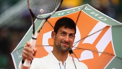 Roland Garros, Djokovic: la racchetta non basta, a Parigi serve l'ombrello!