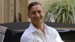 Roma, Totti rinnova fino al 2017: ecco le foto dell'incontro con Pallotta