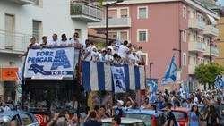 Il Pescara in Serie A: che festa sul bus scoperto!