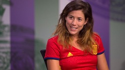 Muguruza tifa Spagna da Wimbledon, in tv con la maglia della nazionale