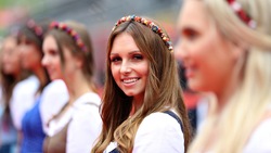 Austria, le curve pericolose delle Grid Girls