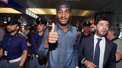 Roma, finalmente Gerson: eccolo, sorridente, a Fiumicino