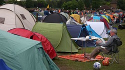 Tennis, Wimbledon: in tenda per seguire i match