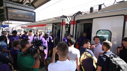 La Fiorentina verso Moena: selfie con i tifosi in stazione
