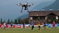 A Dimaro droni in volo sul campo di allenamento del Napoli