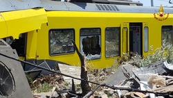 Scontro fra treni in Puglia: 11 morti