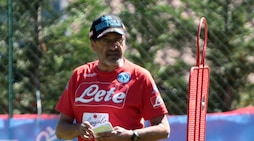 Napoli, berretto e barba incolta: il nuovo look di Sarri