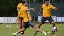 La Juve si allena sotto la pioggia: che grinta Pjanic!