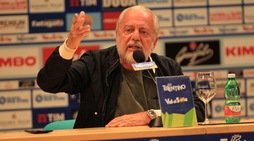Napoli, De Laurentiis in conferenza stampa: «Higuain alla Juve? Tradirebbe se stesso»