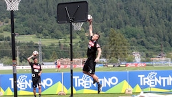 Serie A Napoli, Hamsik e Allan sfida a basket dopo l'allenamento