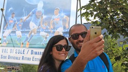 Napoli, a Dimaro scompare la testa di Higuain dal cartellone