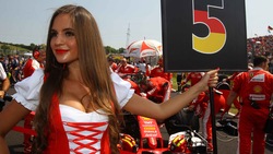F1, Gp Ungheria: "grid girl" show in pista