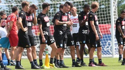 Serie A Napoli, per Hamsik tanti sorrisi durante l'allenamento