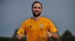 Higuain a Vinovo: primo allenamento con la maglia della Juventus