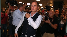 Inter, De Boer arriva a Milano mentre la squadra si allena