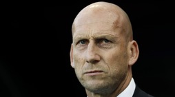 Stam, le mille smorfie sulla panchina del Reading