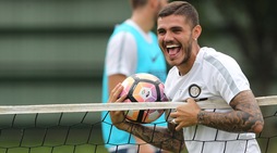 Inter, si lavora in vista dell'esordio: Icardi se la ride