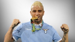 Lazio, Felipe Anderson biondo morde la medaglia d'oro olimpica