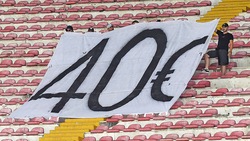 Napoli-Milan, la curva A protesta contro il caro biglietti: "40 euro"