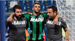 Sassuolo, Berardi segna e poi lascia il campo per infortunio