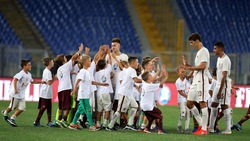 Roma-San Lorenzo, che festa per Totti all'Olimpico